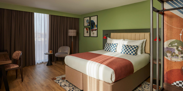 Image of Hotel Indigo Coventry's Premium Standard bedroom, credit to Veerle Evens